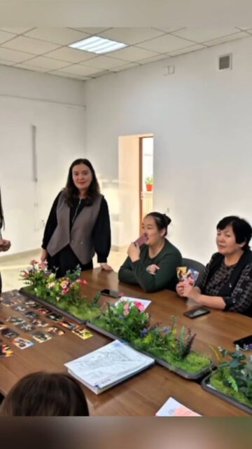 📅 2025 жылдың 13–15 қазан аралығында
Қарағанды технология және сервис колледжінің психологиялық-педагогикалық сүйемелдеу қызметі
👩‍🏫 қызметкерлерге арналған оқыту семинарын өткізді.
Тақырыбы: «Эмоциялық күйзеліс жағдайындағы балаларды анықтау және олармен жұмыс істеу» 💬

💡 Оқыту барысында:
🔹 педагогтар эмоциялық қиындықтардың ерте белгілерін тануды үйренді;
🔹 алаңдатушы сигналдарды байқау тәсілдерін меңгерді;
🔹 көмек қажет ететін балаларға дер кезінде қолдау көрсетудің маңыздылығын талқылады.

🎯 Мақсаты:
эмоциялық дағдарыстың алдын алу және қауіпсіз, қолдау көрсететін орта қалыптастыру 🌿

📅 С 13 по 15 октября 2025 года
служба психолого-педагогического сопровождения Карагандинского колледжа технологии и сервиса
провела 👩‍🏫 обучающий семинар для сотрудников по теме:
«Распознавание детей, находящихся в эмоционально кризисном состоянии, и работа с ними» 💬

💡 В ходе обучения:
🔹 педагоги узнали о ранних признаках эмоциональных трудностей;
🔹 научились замечать тревожные сигналы;
🔹 обсудили методы оказания своевременной поддержки детям, нуждающимся в помощи.

🎯 Цель: профилактика эмоциональных кризисов и создание безопасной, поддерживающей среды в образовательной организации 🌿

#ККТиС #ПсихологическаяСлужба #ЭмоциональнаяПоддержка