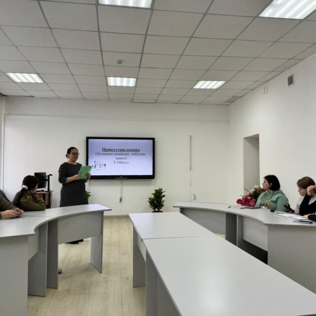 📐🧠 «ФОРМУЛАСЫЗ МАТЕМАТИКА» | ВИКТОРИНА

2025 жылдың 9 желтоқсанында колледжімізде математикалық сауаттылық апталығы аясында
«Формуласыз математика» (PISA зерттеу тапсырмаларымен жұмыс) тақырыбында викторина өтті.

📌 Қатысқан топтар: ПС9-25-2, П9-25
👥 Қатысушылар саны: 12 студент

🎯 Мақсаты:
Студенттердің негізгі және пәндік құзыреттерін дамыту арқылы кез келген оқу және өмірлік жағдайда алған білімдерін шығармашылық тұрғыдан қолдана алуын, өзін-өзі дамытуға және өзін-өзі басқаруға дайындығын қалыптастыру.

🔹 Жауапты: математика пәні оқытушысы
Мухамедрахимова Ж.М.

📐🧠 «МАТЕМАТИКА БЕЗ ФОРМУЛ» | ВИКТОРИНА

9 декабря 2025 года в колледже в рамках недели математической грамотности прошла викторина
«Математика без формул» (работа с заданиями исследования PISA).

📌 Участвовавшие группы: ПС9-25-2, П9-25
👥 Количество участников: 12 студентов

🎯 Цель:
развитие у студентов познавательных способностей, умения творчески применять полученные знания в учебных и жизненных ситуациях, а также формирование готовности к саморазвитию и самоуправлению через ключевые и предметные компетенции.

🔹 Ответственная: преподаватель математики
Мухамедрахимова Ж.М.

📌 Хештеги

@umckrg @obb_qaragandy @rumcdo_official @oqu_agartu_ministrligi
 #кктис #адаленбек #адалазамат #ЛучшиеИзЛучших
#БілімАпталығы
#МатематикалықСауаттылық #PISA #PISA2025
#Математика #МатематикаКолледж #MathSkills
#Білім #Образование #КлючевыеКомпетенции
#СтуденттікӨмір #КолледжӨмірі #ОқуПроцесі