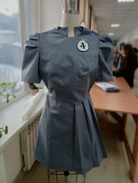 WorldSkills — кәсіби дамуға бастар жол
2026 жылғы 21 қаңтарда ҚМҚК «Қарағанды технология және сервис колледжінде» WorldSkills халықаралық чемпионатының колледжішілік кезеңі «Мода технологиясы» құзыреттілігі бойынша өтті.
👗 Чемпионатқа 1–3 курс студенттерінен 7 білім алушы қатысып, тігін өндірісі саласындағы практикалық дағдыларын көрсетті.
🎯 Іс-шараның мақсаты — дарынды студенттерді анықтау және қолдау, білім алушылардың кәсіби құзыреттіліктерін дамыту, жұмысшы мамандықтарының беделін арттыру және WorldSkills чемпионатының келесі кезеңдеріне қатысушыларды дайындау.
Қатысушылар:
▪️ тігін операцияларын сапалы орындау
▪️ технологиялық реттілікті сақтау
▪️ кәсіби жабдықтармен жұмыс істеу
▪️ еңбек мәдениеті мен жауапкершілікті көрсетті
WorldSkills — бәсекеге қабілетті маман даярлаудың тиімді алаңы.
Внутриколледжный этап WorldSkills — шаг к профессиональному росту
21 января 2026 года в КГКП «Карагандинский колледж технологии и сервиса» состоялся внутриколледжный этап международного чемпионата WorldSkills по компетенции «Технология моды».
👗 В чемпионате приняли участие 7 студентов 1–3 курсов, продемонстрировавших практические навыки в области технологии моды и швейного производства.
🎯 Цель мероприятия — выявление и поддержка талантливых студентов, развитие профессиональных компетенций обучающихся, повышение престижа рабочих профессий и подготовка конкурсантов к участию в последующих этапах чемпионата WorldSkills.
В ходе конкурсных заданий участники показали:
▪️ качество и точность выполнения швейных операций
▪️ соблюдение технологической последовательности
▪️ умение работать с профессиональным оборудованием
▪️ культуру труда и ответственность
WorldSkills — это не просто конкурс, а эффективный инструмент подготовки конкурентоспособных специалистов.
#ҚМҚК
#ҚарағандыТехнологияЖәнеСервисКолледжі
#WorldSkills
#WorldSkillsKazakhstan
#МодаТехнологиясы
#КәсібиШеберлік
#ТжКБ
#КолледжҚарағанды
#ТігінӨндірісі
#КГКП
#КарагандинскийКолледжТехнологииИСервиса
#WorldSkills
#WorldSkillsKazakhstan
#ТехнологияМоды
#ПрофМастерство
#СПО
#КолледжКараганда
#ШвейноеПроизводство